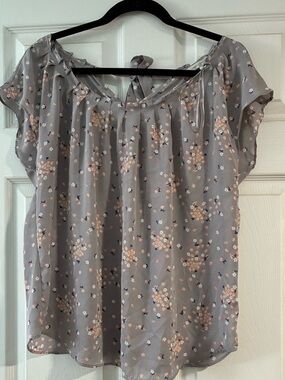 LC Lauren Conrad Flowy top